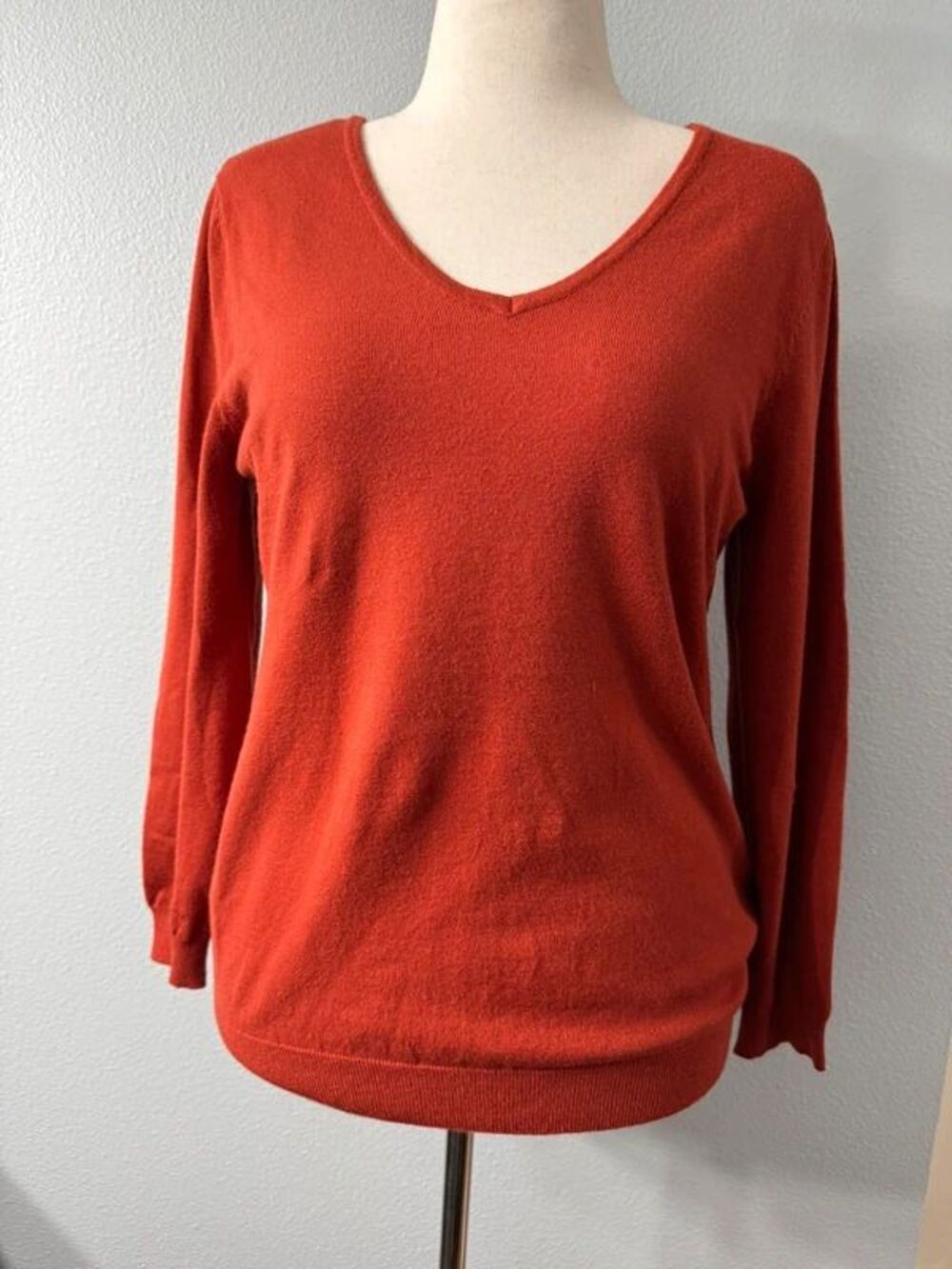 Love Ellie Rust Orange V-Neck Crisscross Back Sweater Size L